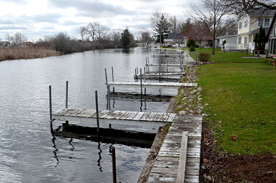 REAL ESTATE & PERSONAL PROPERTY AUCTION, 6 Lake Wawasee Properties